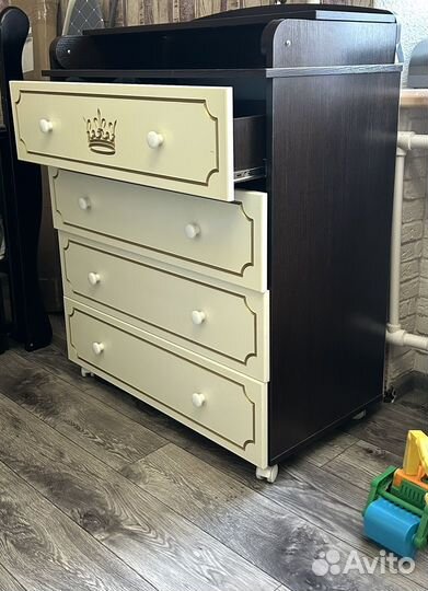 Детская кроватка с пеленальным комодом