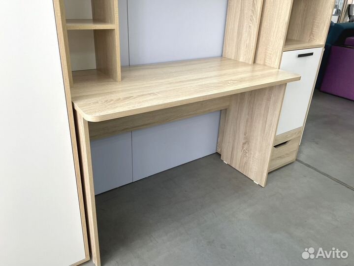 Письменный стол