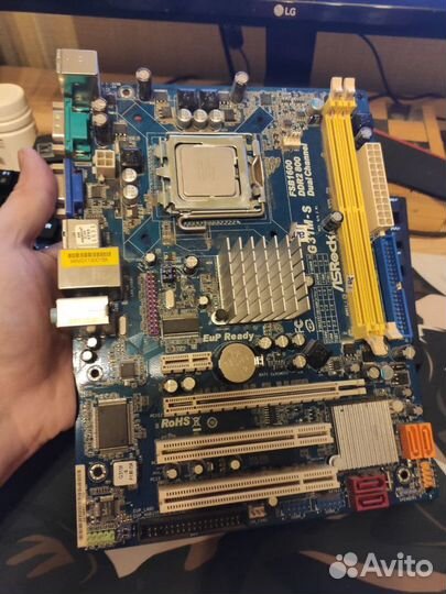 775 сокет. С процессорами-затычками.Без оперативки