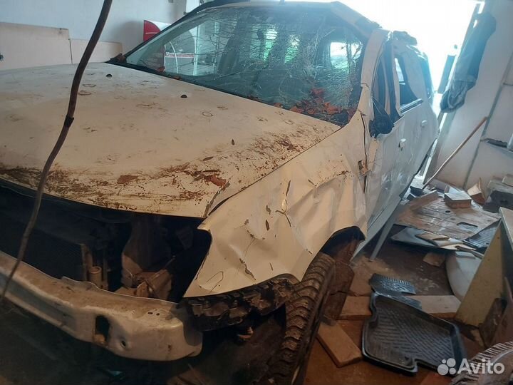 Renault Duster 2.0 МТ, 2017, битый, 98 000 км