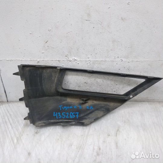 Накладка переднего бампера