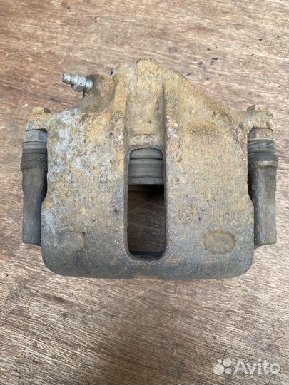 Суппорт передний левый Audi 80 B4