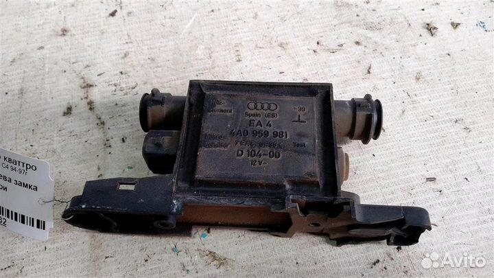 Реле обогрева замка двери Audi A6 C4 94-97г