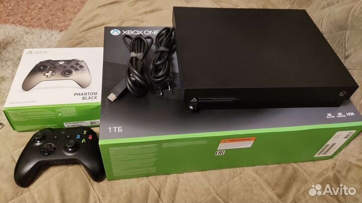Xbox ONE X + 2 геймпада, полный комплект