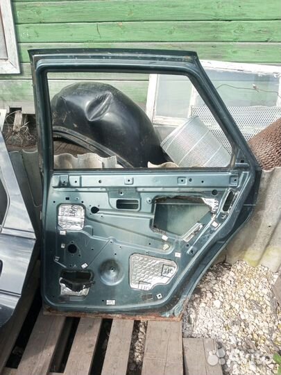 Задняя правая дверь на приору сед/хэч