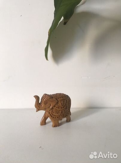 Статуэтка слон из дерева