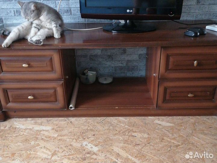 Тумба под телевизор бу массив