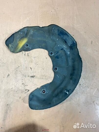 Пыльник тормозного диска передний правый Audi A6