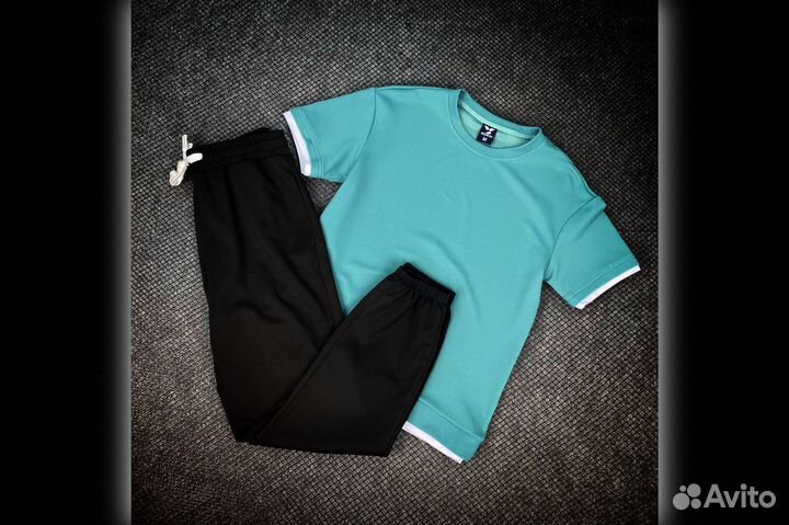 Спортивные Костюмы (Магазин)