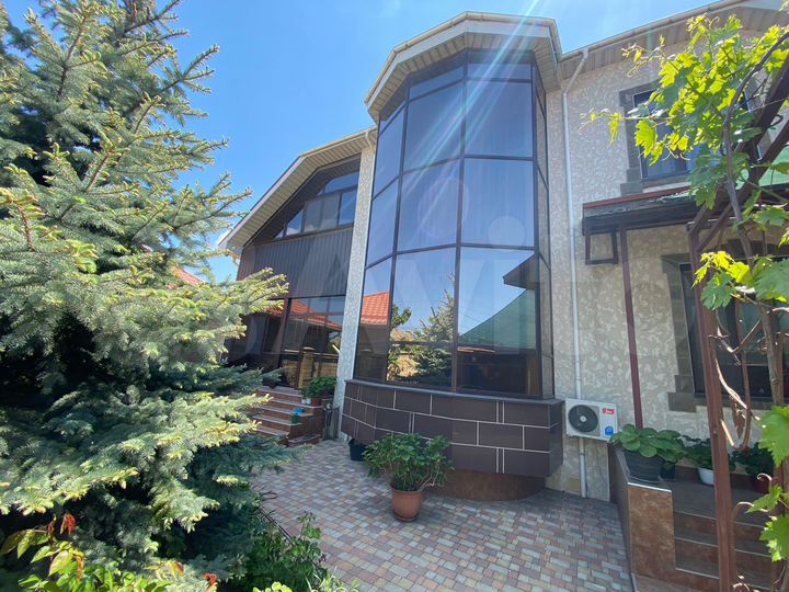 Дом 415 м² на участке 6 сот.