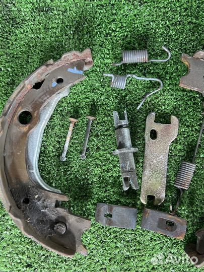 Механизм стояночного тормоза Toyota Celica ZZT231