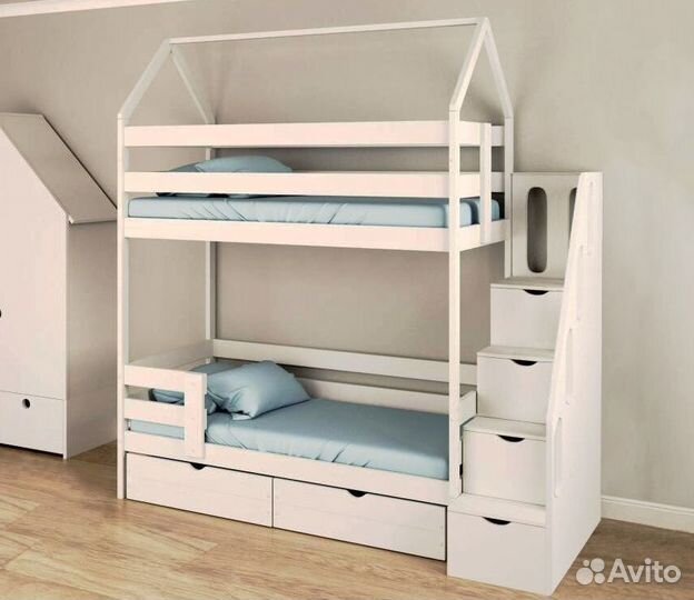 Двухъярусная кровать домик