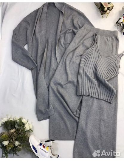 Вязаный костюм женский