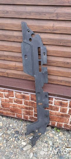 Toyota Накладка над бампером под капотом