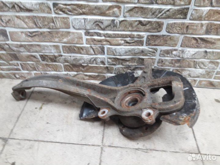 Кулак поворотный передний левый Volkswagen Touareg