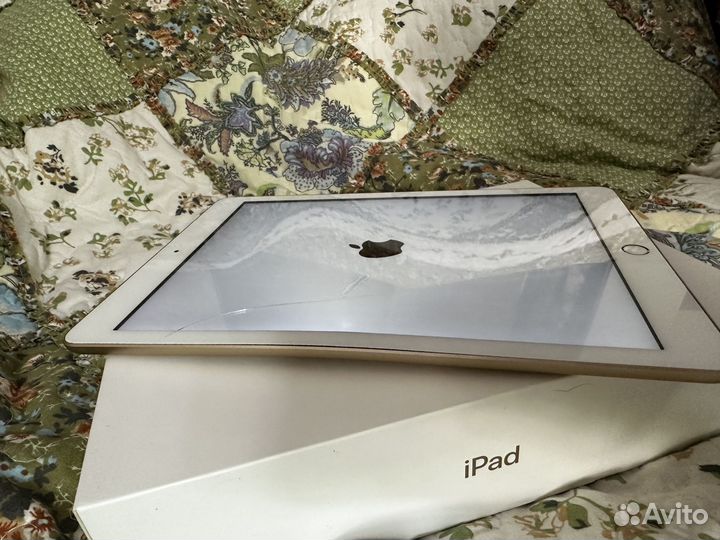 Apple iPad 5 поколения 2017 года 128гб wifi