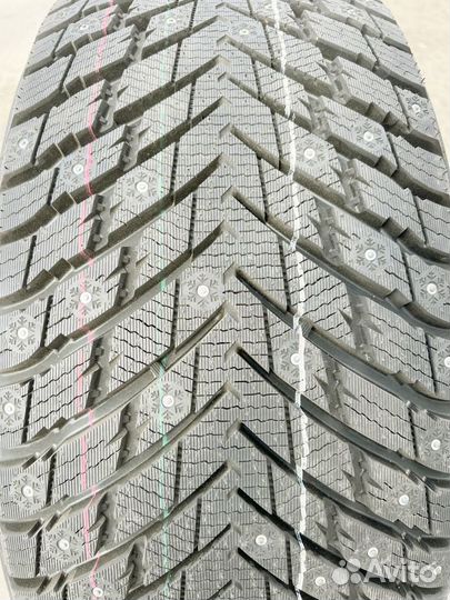 Zmax Winternova Stud II 245/45 R19 и 275/40 R19 142T