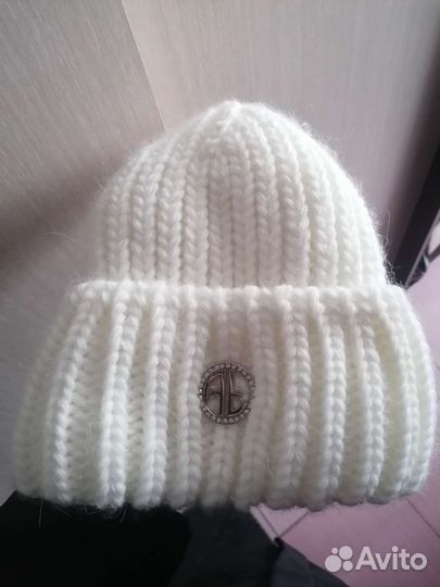 Зимняя шапка женская