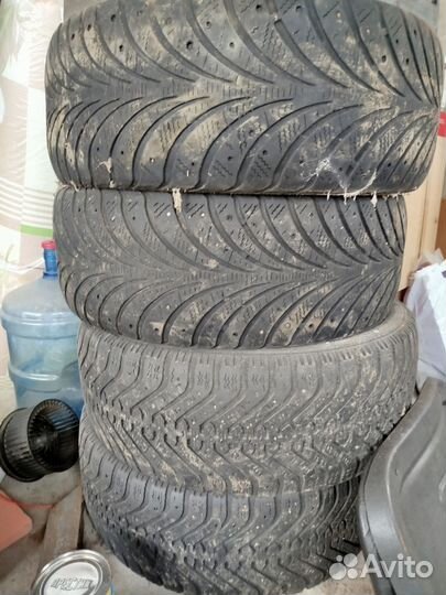 Pirelli Carrier Winter 215/55 R16
