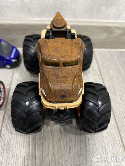 Машинки Hot Wheels Monster Trucks и Street Creeper