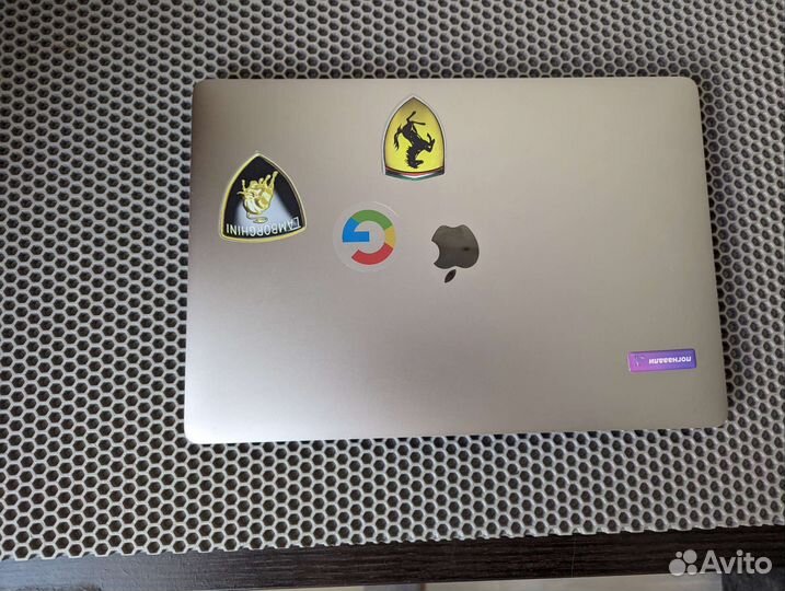 Macbook pro 15 2017 i7 16gb