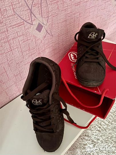 Кроссовки женские