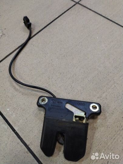 Замок крышки багажника Audi 100 AAR 1994