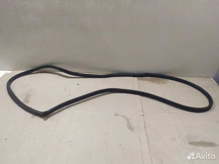 Уплотнитель двери передний правый Nissan Almera