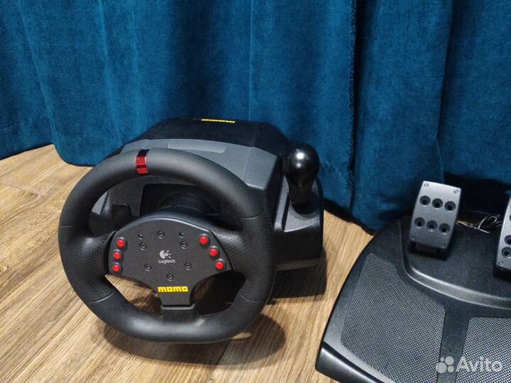 Руль Logitech Momo Racing 900 градусов