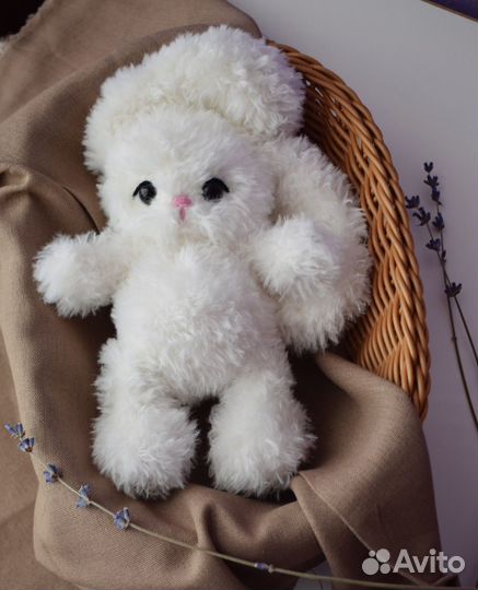 Вязаный зайка ручной работы