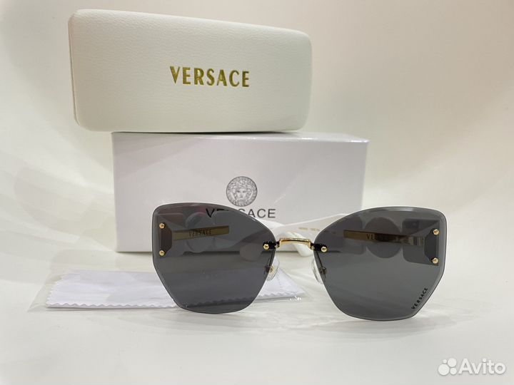Солнцезащитные очки Versace