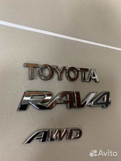 Эмблема Toyota Rav4 XA40 2012