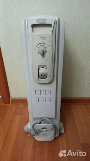 Масляный радиатор Delonghi напольный