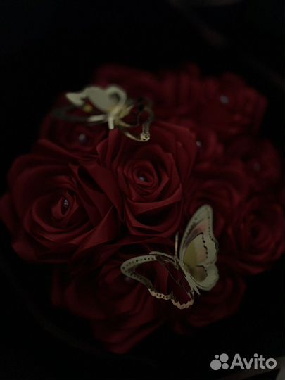 Розы из атласных лент