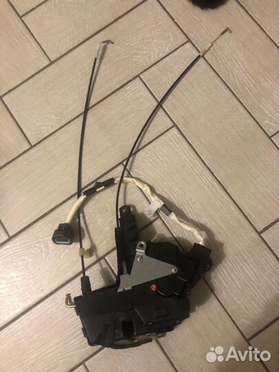 Замок двери тойота ленд крузер 100 LX 470 оригинал