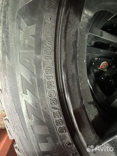Bridgestone Blizzak DM-V2 255/50 R19
