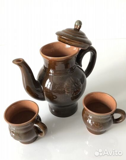 Чайник и две чашечки.Керамика. В отличном состоян