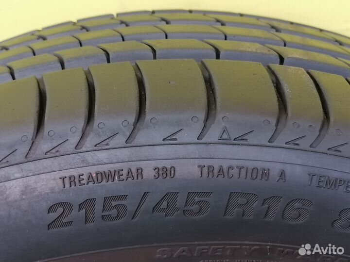 Kumho Ecsta HS51 215/45 R16