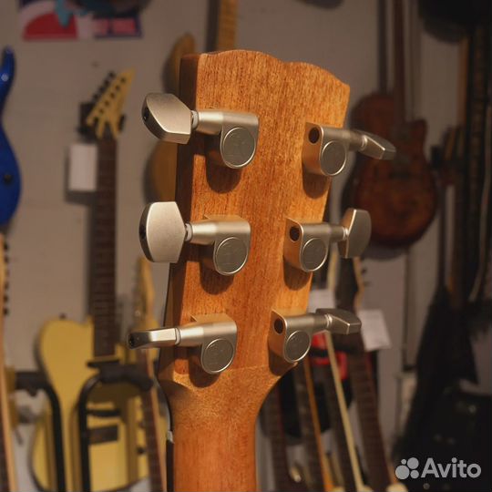 Акустическая гитара Kremona M10C