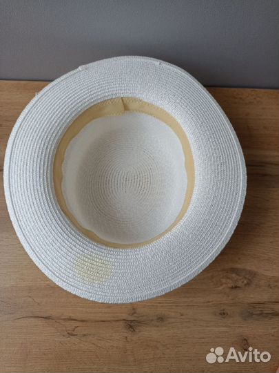 Женская шляпа молочного цвета
