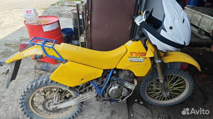 Suzuki dr 250s