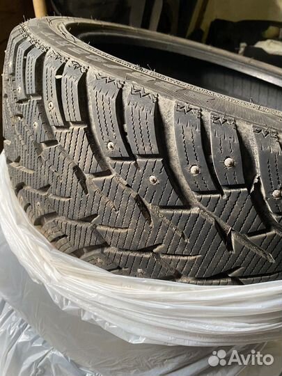 Royal Black Royal Stud 225/45 R17