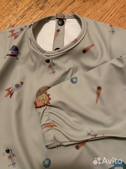 Непромокаемый нагрудник с рукавами и карманом