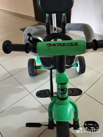 Велосипед для малышей с ручкой