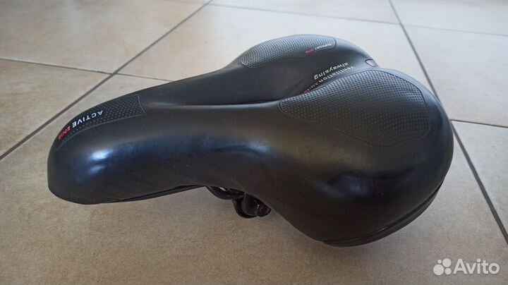 Седло для дорожного и прогулочного велосипеда