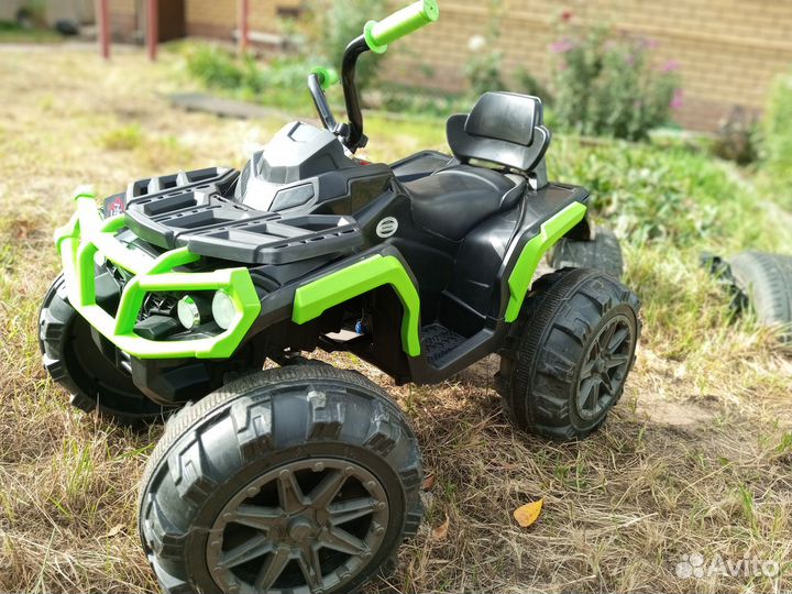 Детский квадроцикл на аккумуляторе
