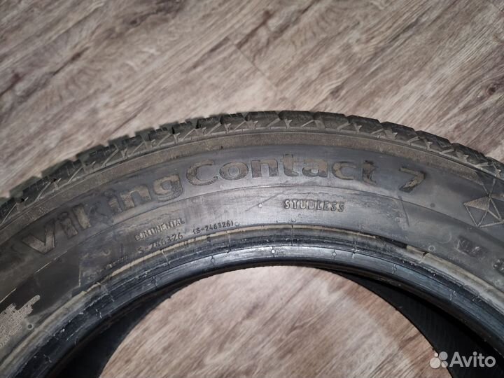 Continental ContiVikingContact 7 215/60 R17