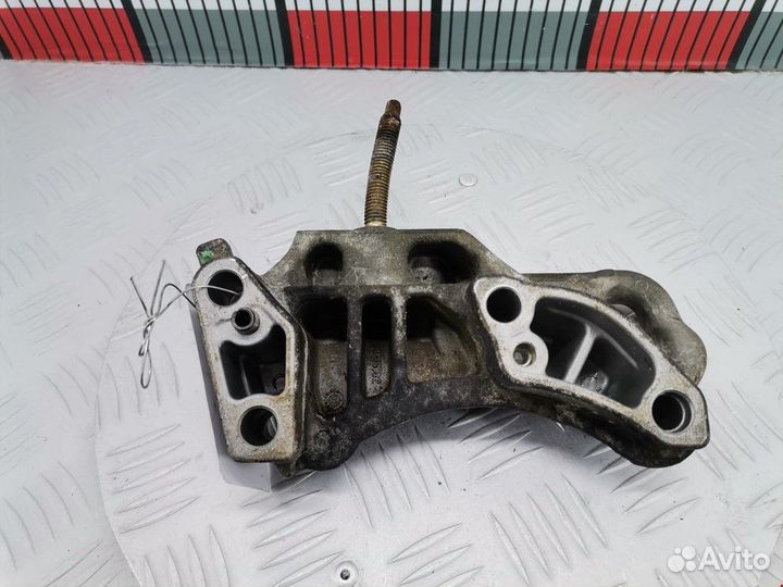 Кронштейн двигателя Ford Fiesta 5 2004