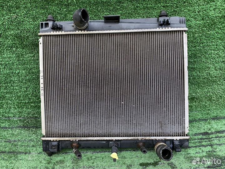 Радиатор охлаждения Toyota Vitz NCP91