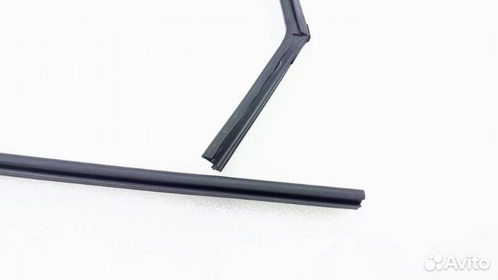 Уплотнитель стекла двери задний правый Hyundai